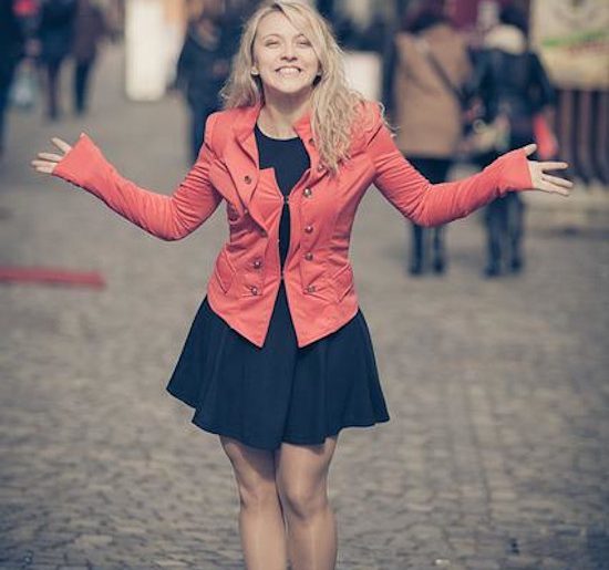 czerwona marynarka damska z mybaze.com